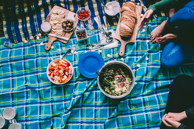 Organize a picnic